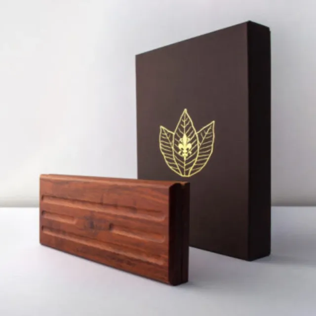 Humidor da viaggio in legno di Doussié per 4 sigari